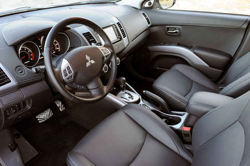 Illustration for article titled For some unknown reason I am unusually attracted to the 2010-2012 Mitsubishi Outlander GT